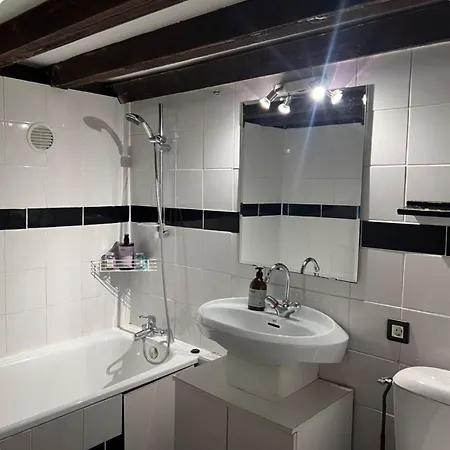 Meuble- Equipe De 45m2- 4 Personnes- 06- Διαμέρισμα
