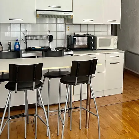 Meuble- Equipe De 45m2- 4 Personnes- 06- * Λυών